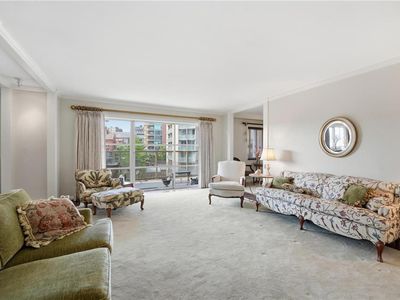 310 W 49th St APT 704