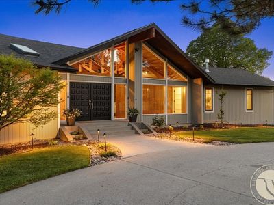 4534 Loma Vista Dr