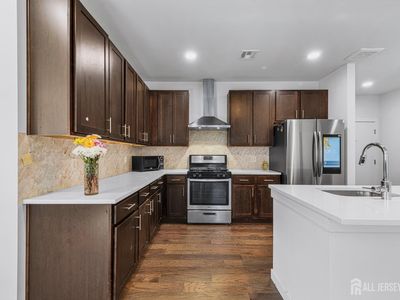 724 Lorhan Dr
