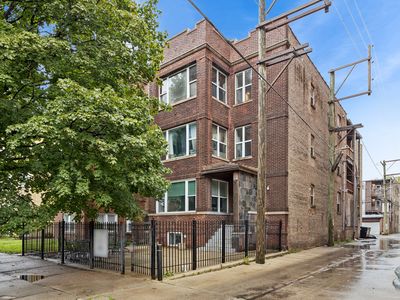 4415 N Rockwell St APT 1F
