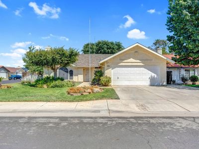 689 N Stanford Ave