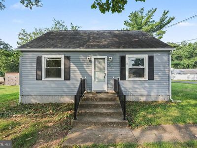 302 E Chatham St