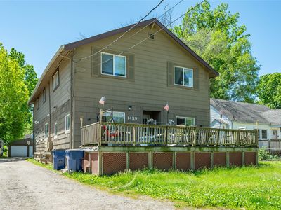 1439 Henderson Ave