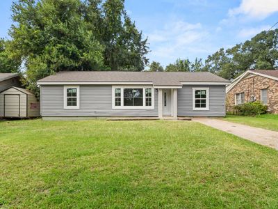 921 Lake Ct