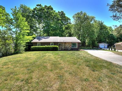 8 Rising Sun Ct