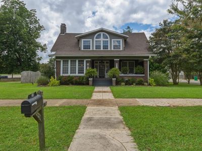 709 Montgomery Ave