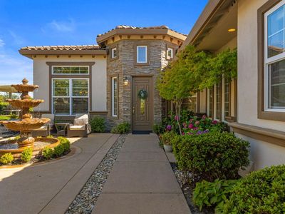 832 Royal Troon Pl