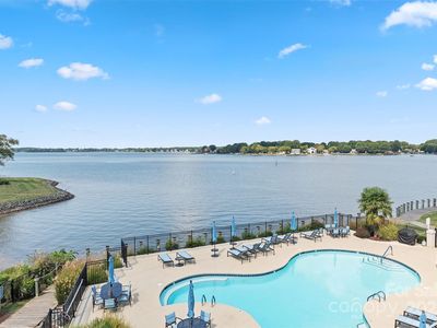 18589 Vineyard Point Ln