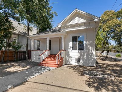 205 W Magnolia St