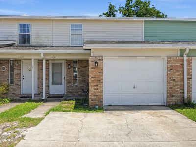 1818 Whispering Oaks Ln
