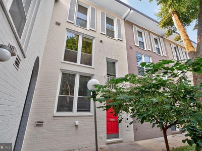 749 Delaware Ave SW #184