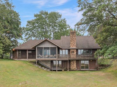 13567 Maplewood Dr