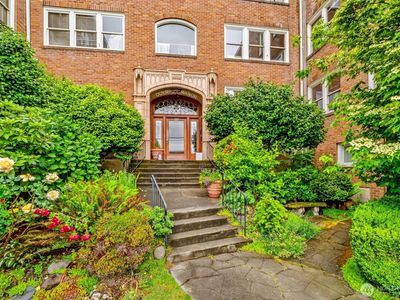 220 W Olympic Place #107