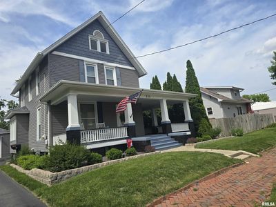 Property at 131 W Olive St, Canton, IL