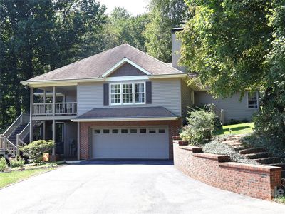 105 Deer Glade Ln