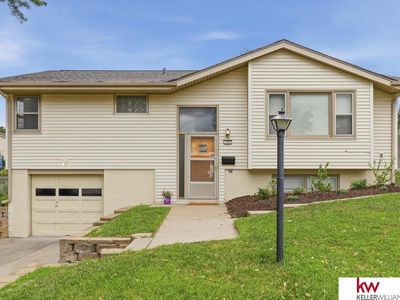 Property at 723 Dublin Dr, Papillion, NE