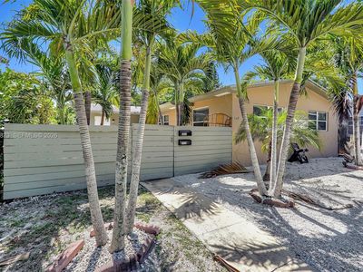 2470-2472 NE 182nd Ter