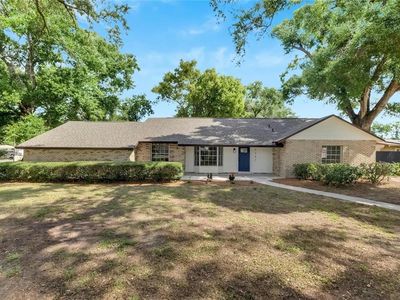 2207 Parkwood Dr