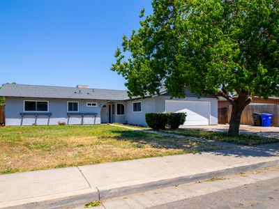 1620 W Grand Avenue