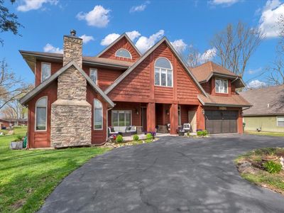 8925 E Teal Ln