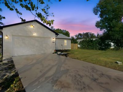 1403 W Kaley Ave