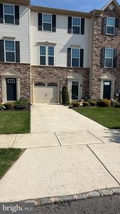 4 Farm Field Ln