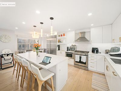 420 E 72nd St APT 4J