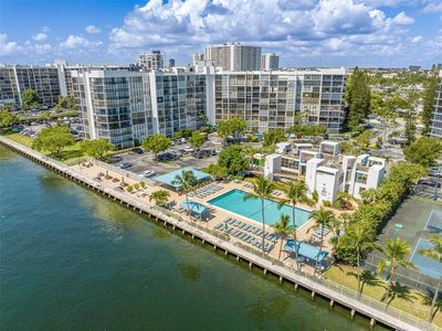 800 Parkview Dr #218