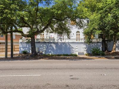 7200 S Claiborne Ave