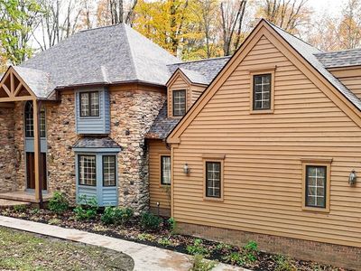 8215 Whispering Pines Dr