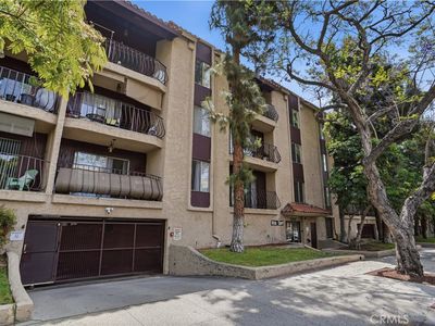 330 N Jackson St APT 116