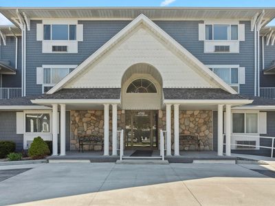 4500 Lakeshore Rd #13/33