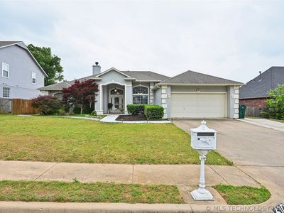 610 W 37th Pl