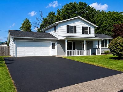 18 Riviera Dr