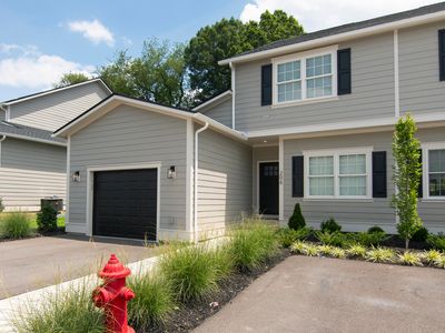 206 Ivy Ter