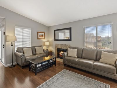 7439 Altiva Pl