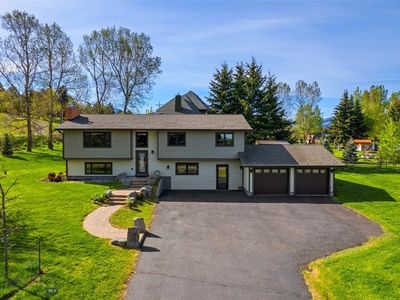 2 Hitching Post Rd