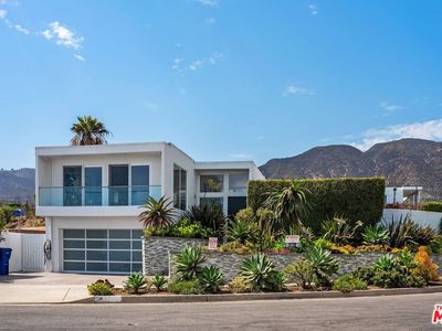 3831 Surfwood Rd
