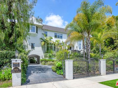 851 Devon Ave