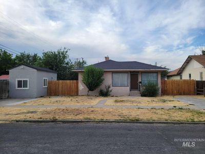 1129 6th Ave E