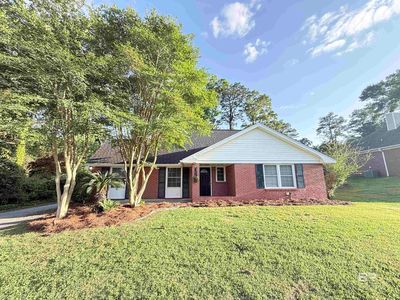 160 Country Club Dr