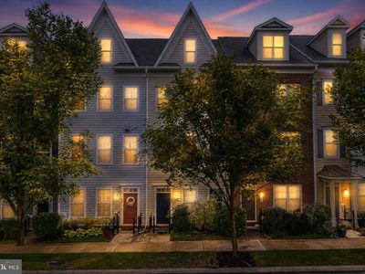 37 Meridian Ln
