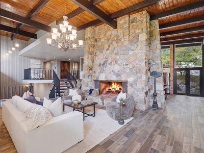 5273 Winchester Ln