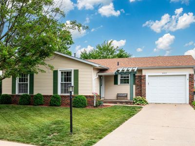 2405 W Carriage Ln
