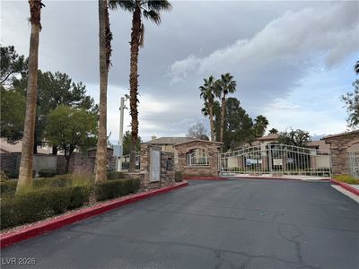 1704 Queen Victoria St UNIT 104