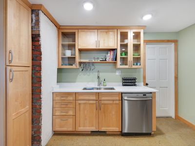 210 W 43rd St