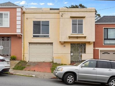 738 Plymouth Avenue