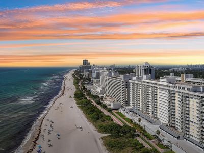 5601 Collins Avenue #1716
