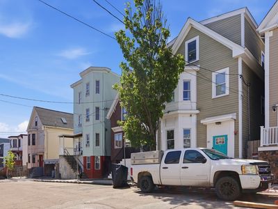 141 Falcon St