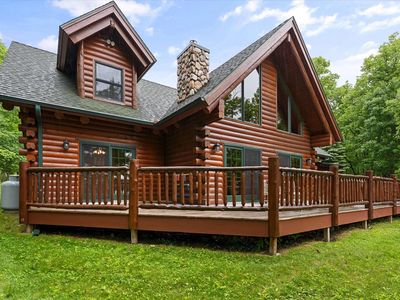 2018 Coontail Dr NE
